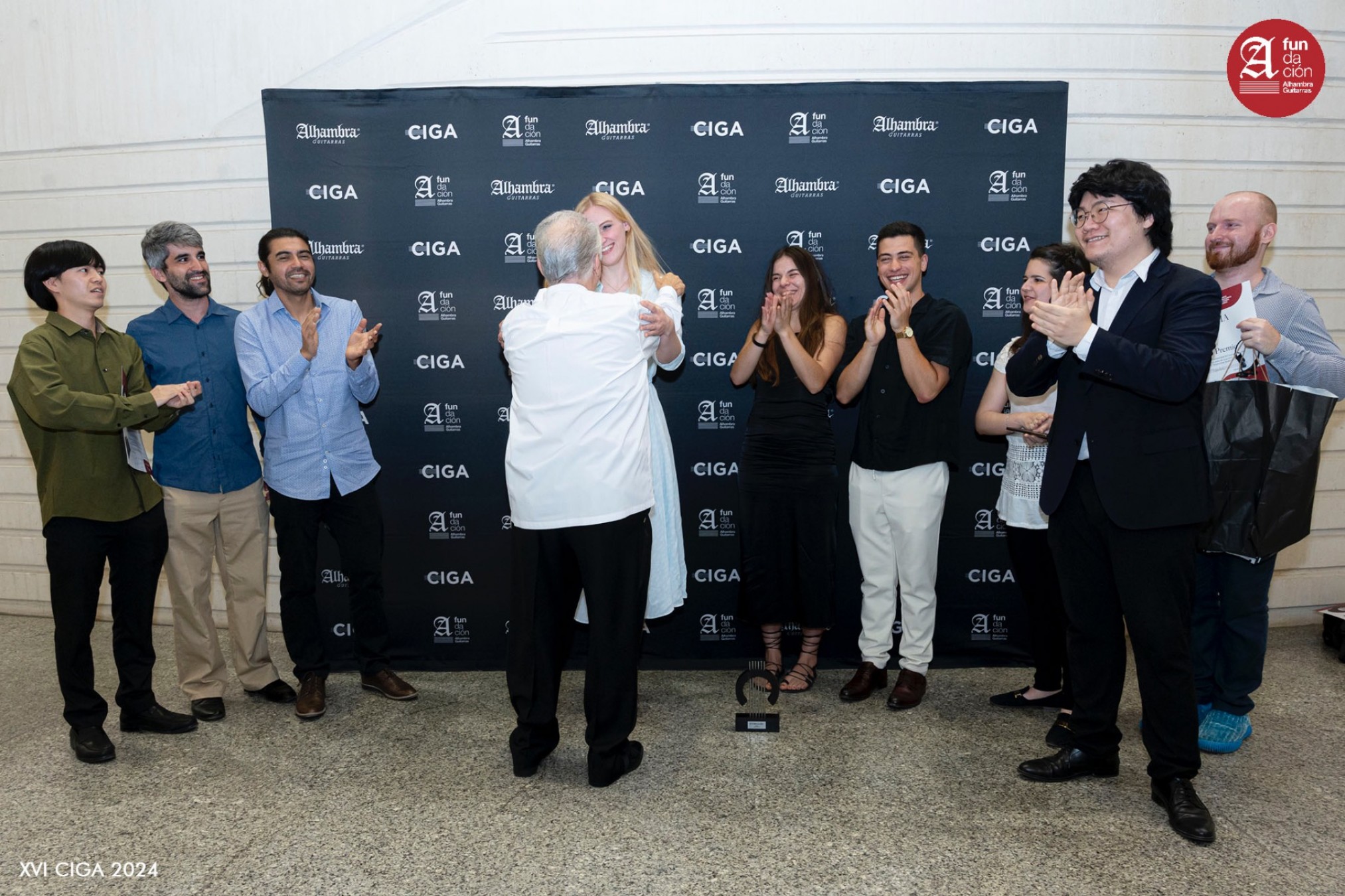 Pepe Romero felicita a la ganadora Julia Trintschuk