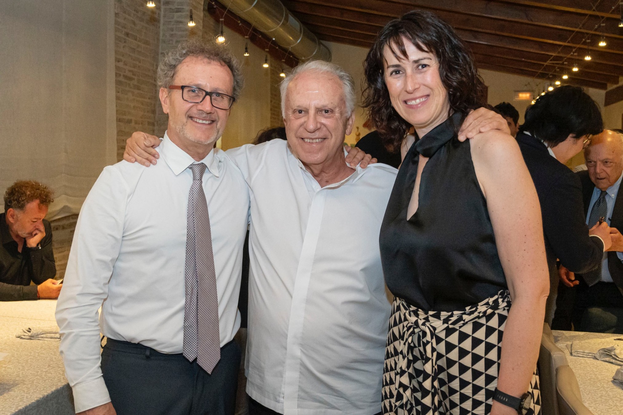 Pepe Romero junto a Jose Luis Ruiz del Puerto, Director de la Fundación Alhambra y Cristina Sánchez Rivas, Directora Técnica de las Jornadas Internacionales de Guitarra de Valencia