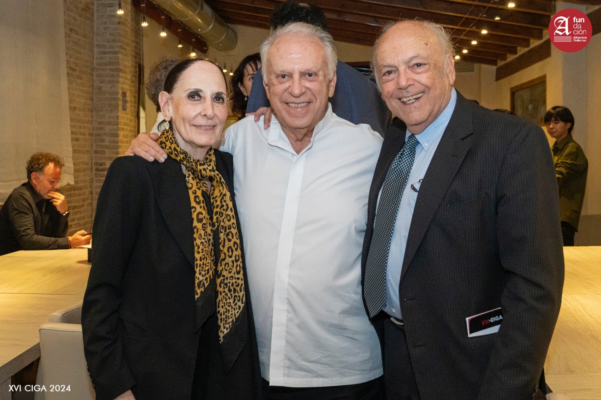 Pepe Romero junto a Juan Grecos Gerente de RC Strings y la bailaora Julia Grecos.