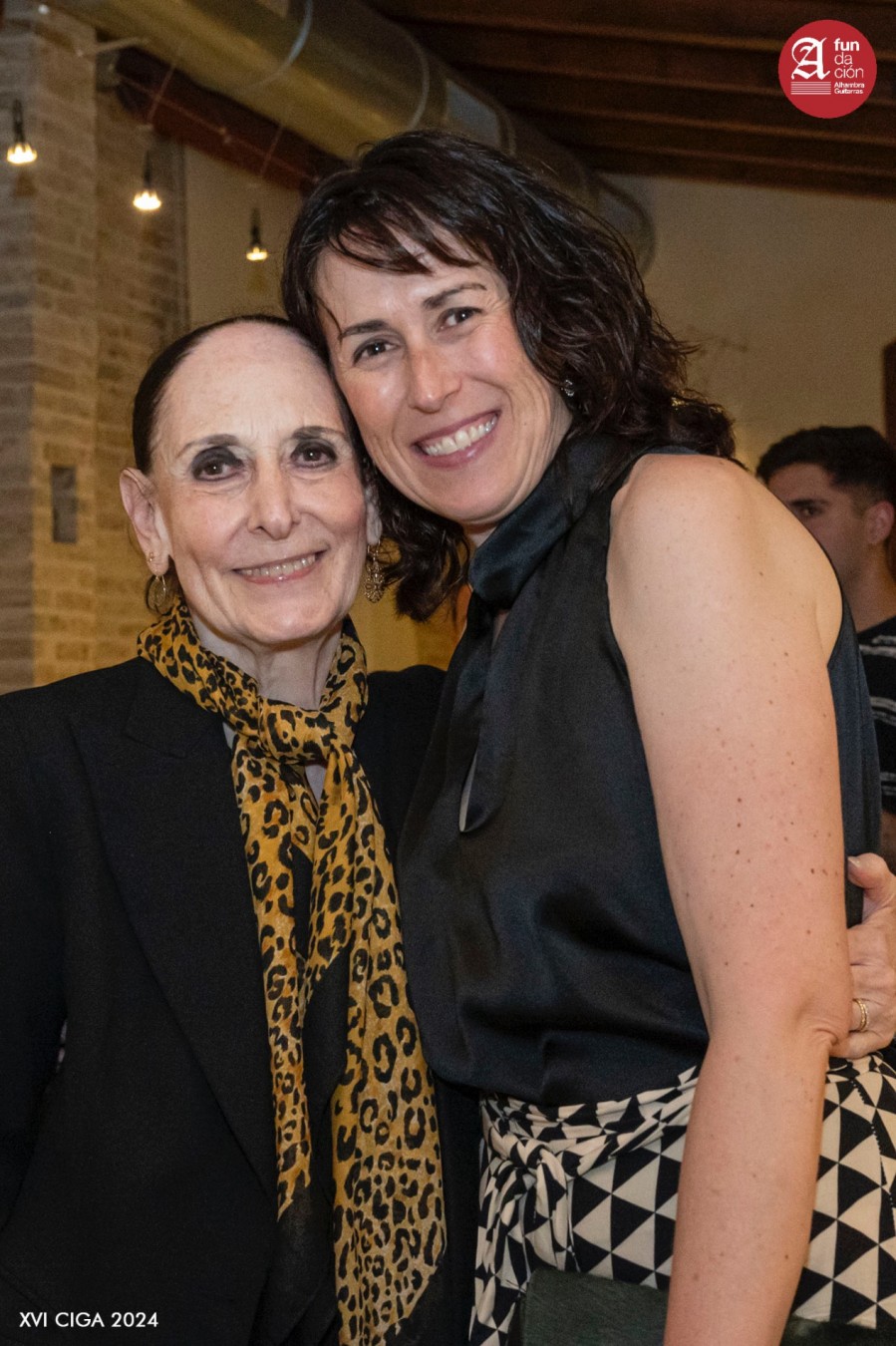 La bailaora de flamenco Julia Grecos junto a Cristina Sánchez Rivas