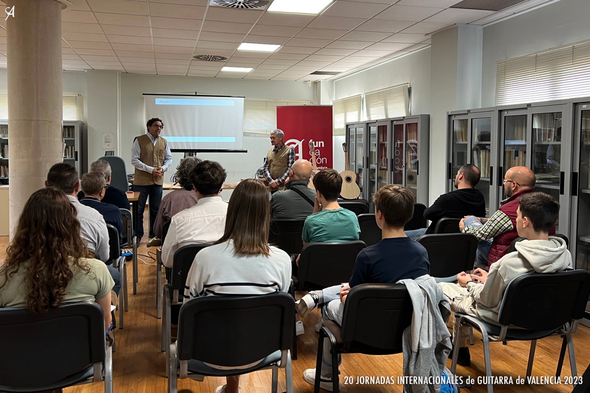 Conferencia sobre la acústica de la guitarra