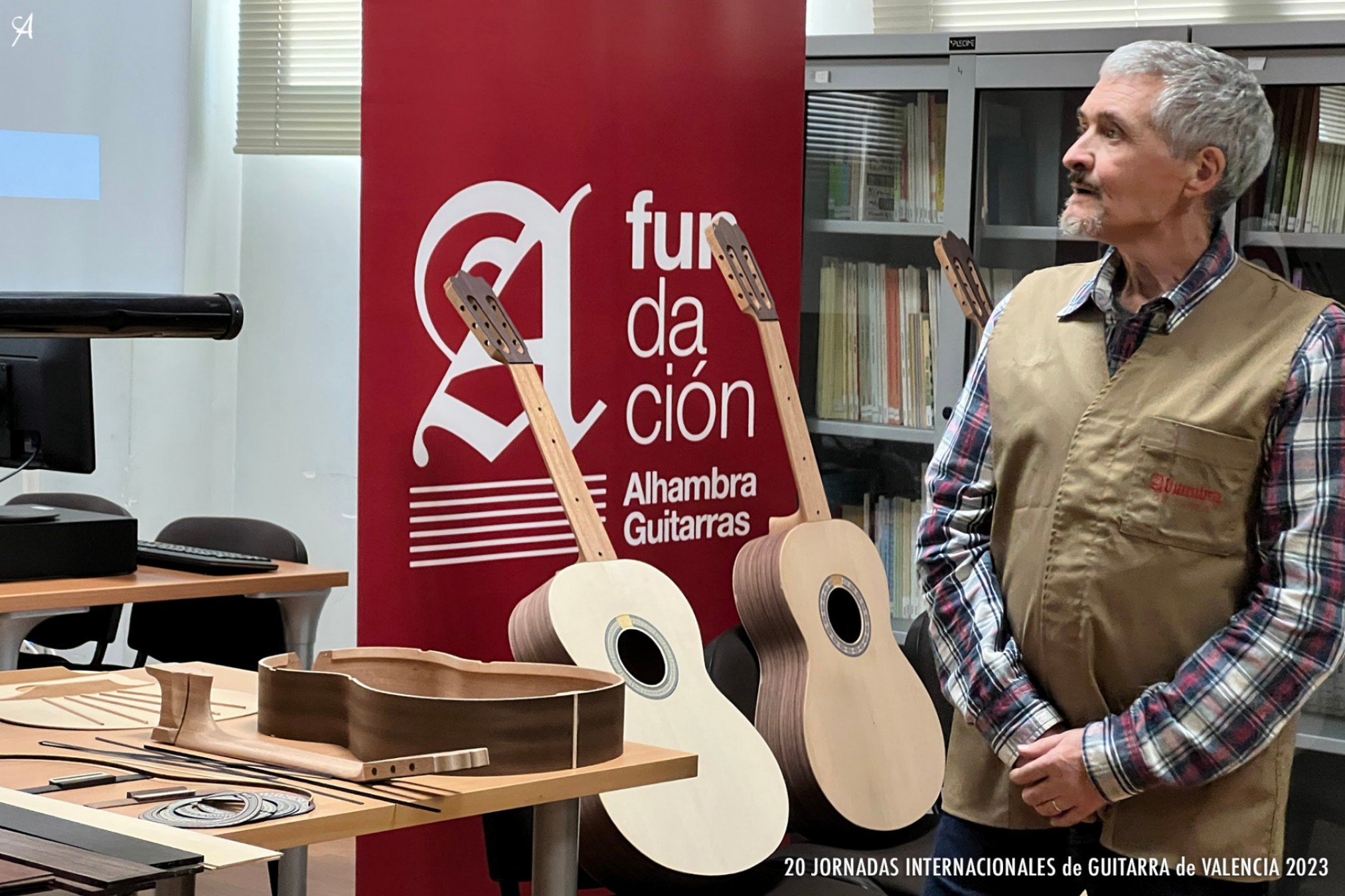Conferencia sobre la acústica de la guitarra