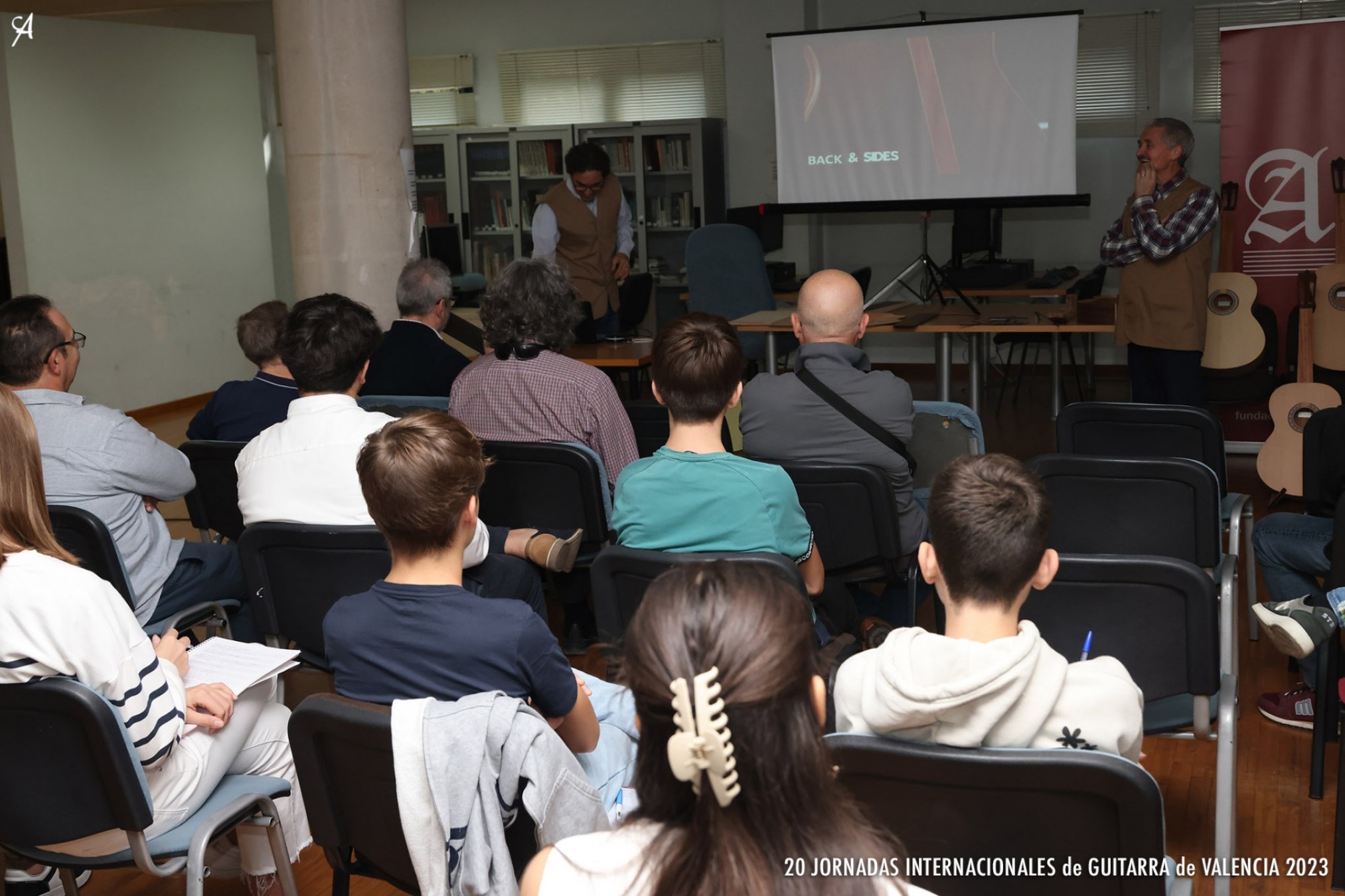Conferencia sobre la acústica de la guitarra