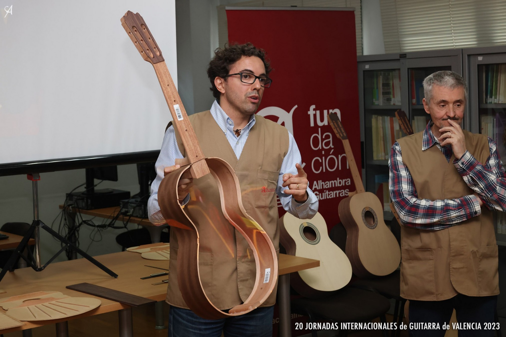 Conferencia sobre la acústica de la guitarra
