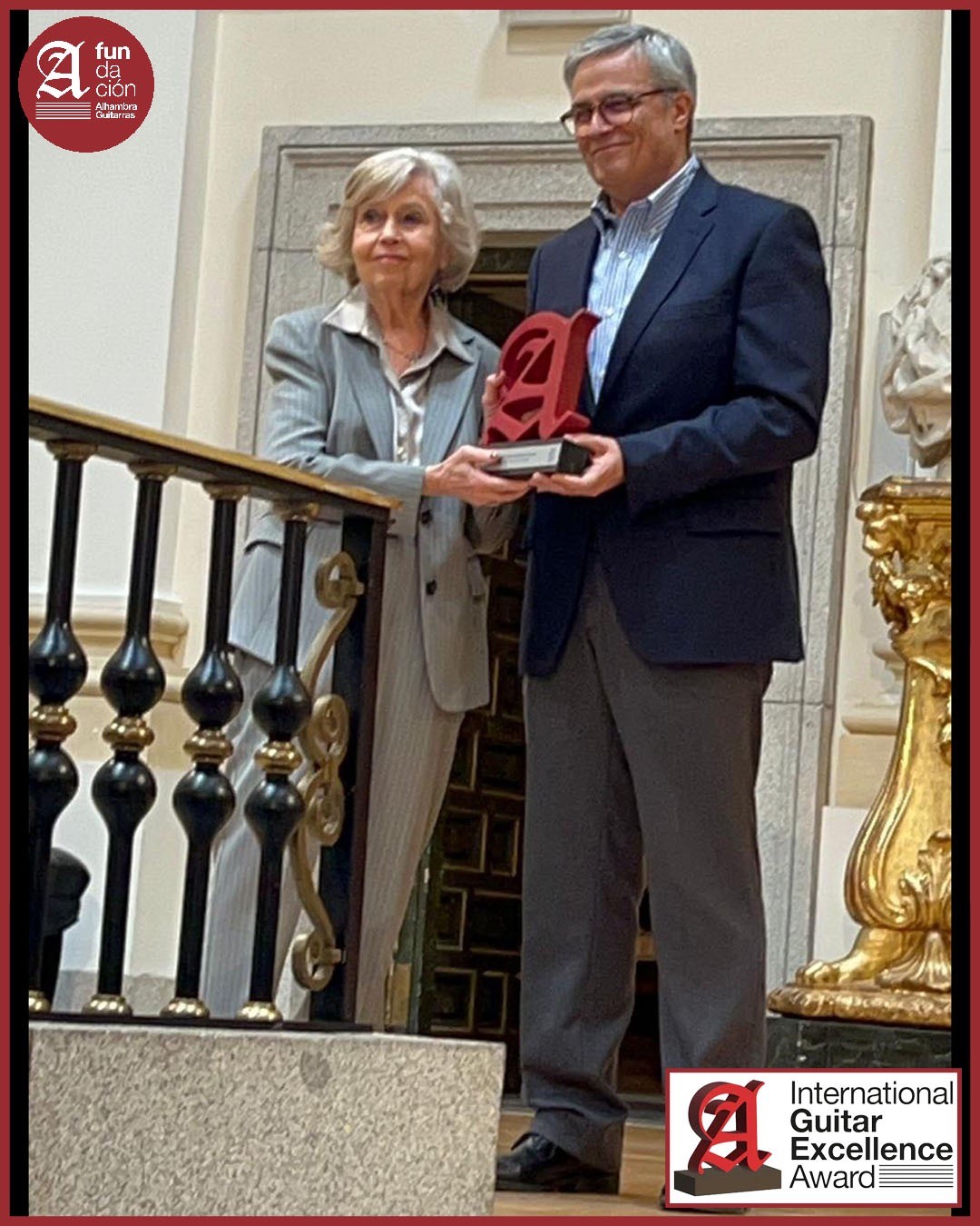 El Presidente de Fundación Alhambra Guitarras José Botella, entregó el International Guitar Excellence Award, en el Salón de Actos de La Real Academia de Bellas Artes de San Fernando de Madrid, a Cecilia Rodrigo, Presidenta de la Fundación Victoria y Joaquín Rodrigo, institución premiada con dicho galardón.